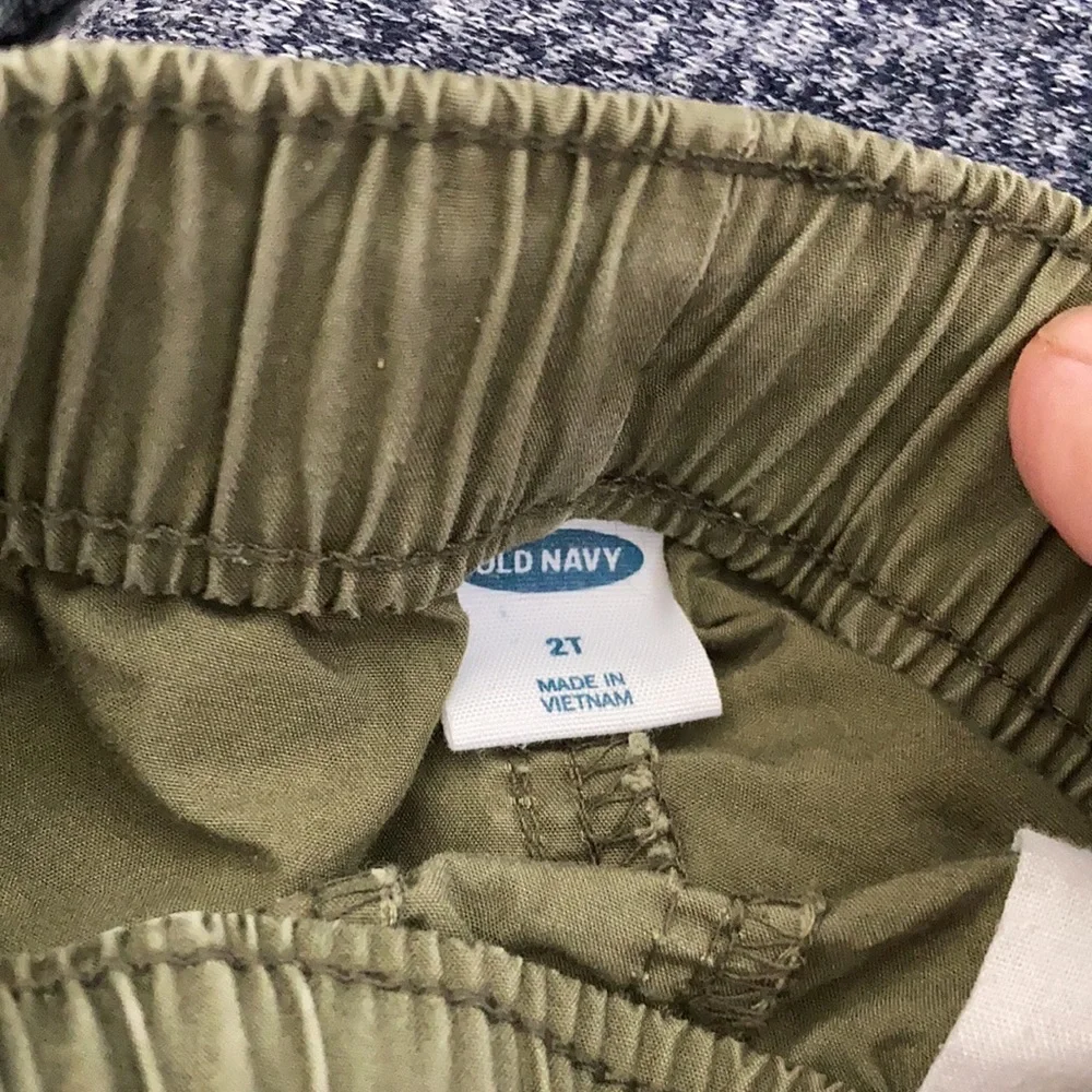 Old navy children’s shorts 2t